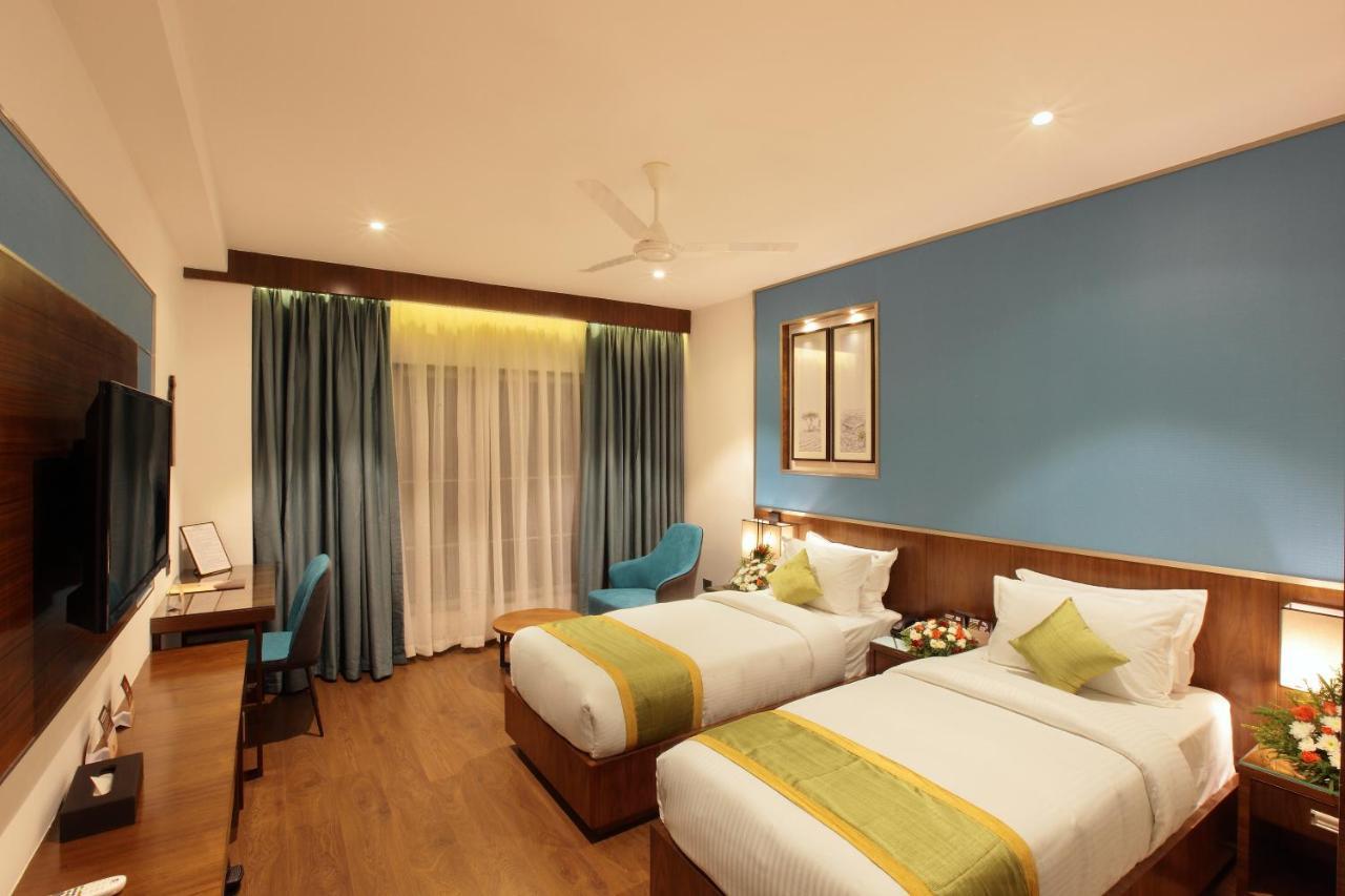 Hotel Ceasar Palace Thodupuzha Exterior photo